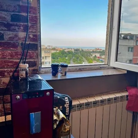 3 Rooms, Constança